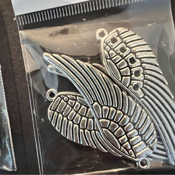 Over 10 Bundles of Assorted Jewelry Making Supplies - Picture 5 of 12